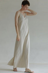 Vestido largo de lino con tirantes finos y cuello en V - Avena